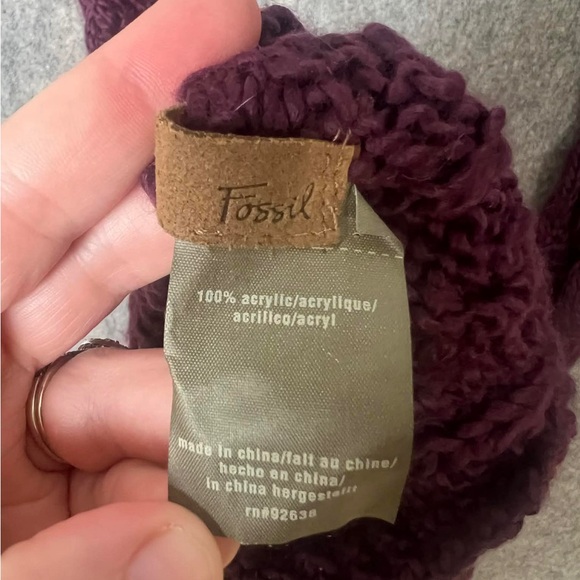 Fossil Woman One‎ Size Crochet Deep Purple Knit Scarf New - Picture 5 of 5